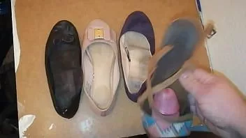 play バレリーナフラットで自慰行為をし、サンダルにカミング