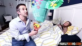 play Ibu tiri mendapat hadiah khusus untuk hari ibu - keluarga kacau