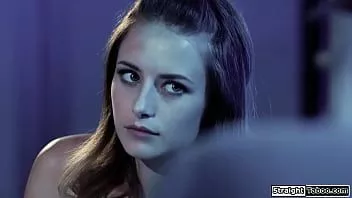 play Straighttaboo.com - una ragazza mora si fa scopare da un ragazzo nerd