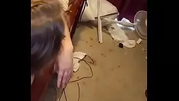 Afspelen Ze neemt weer een goede anale neukbeurt en een keelbeurt