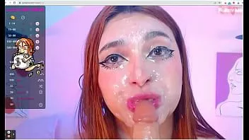 play पूरे चेहरे पर थूक के साथ कामुक लैटिना और गैगिंग डिल्डो