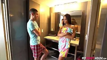 play Gia vendetti madrasta cavadora de ouro fodida por nada desta vez
