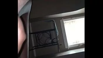 播放 作为色情明星我生命中最美好的 10 分钟，但通过按摩和玩我的鸡巴 10 分钟很有趣