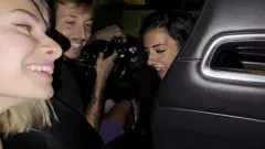 Oynat Filmlerden Eve Dönüşte Arabada Sarışın Arkadaşımdan Oral Seks Yakalamak