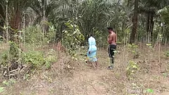 Riproduci Lost in the Bush: la scopata riconoscente di Black Babe per una mano amica