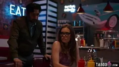 Redare Teen Savior: debutul hardcore reality porn al lui Katie Kush