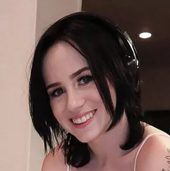 色情明星 Remi Jones