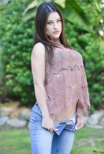 Actrita Regan Starr