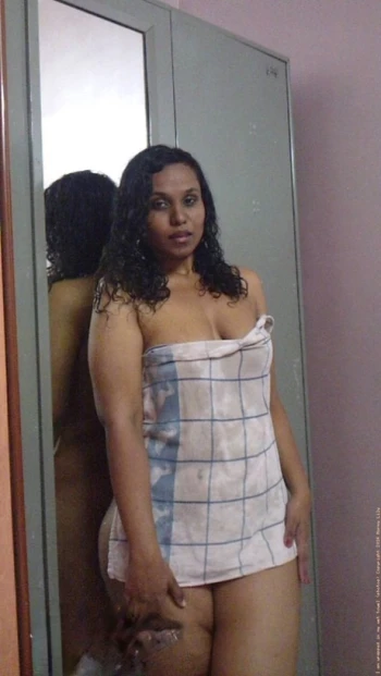 Actrita Horny Lily