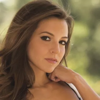 قناة Shelby Chesnes