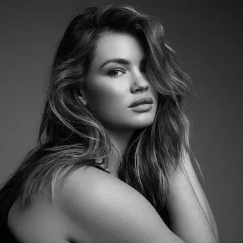 قناة Tara Lynn