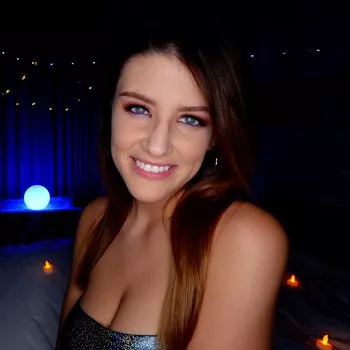 قناة Michele James