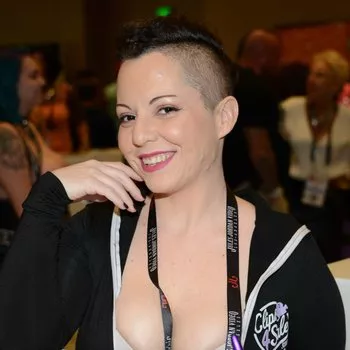 قناة Nikki Sequoia