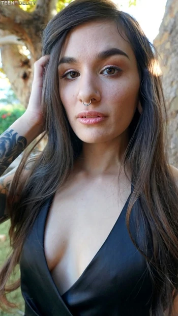 Pornstar Luna Lovely