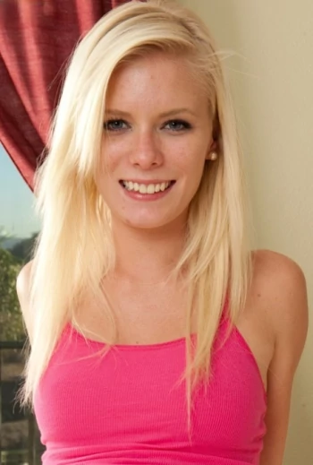 Pornostar Elaina Raye